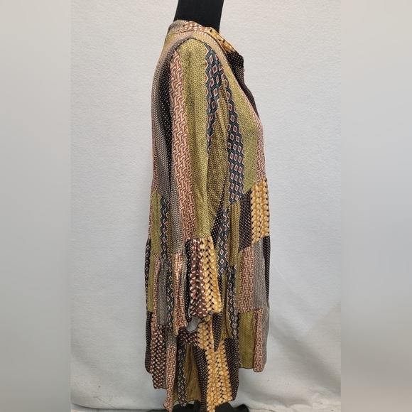 MADE IN ITALY Patterned Long Bell Sleeve Mini Dress w/V-neck Collar With Buttons - Picture 4 of 9